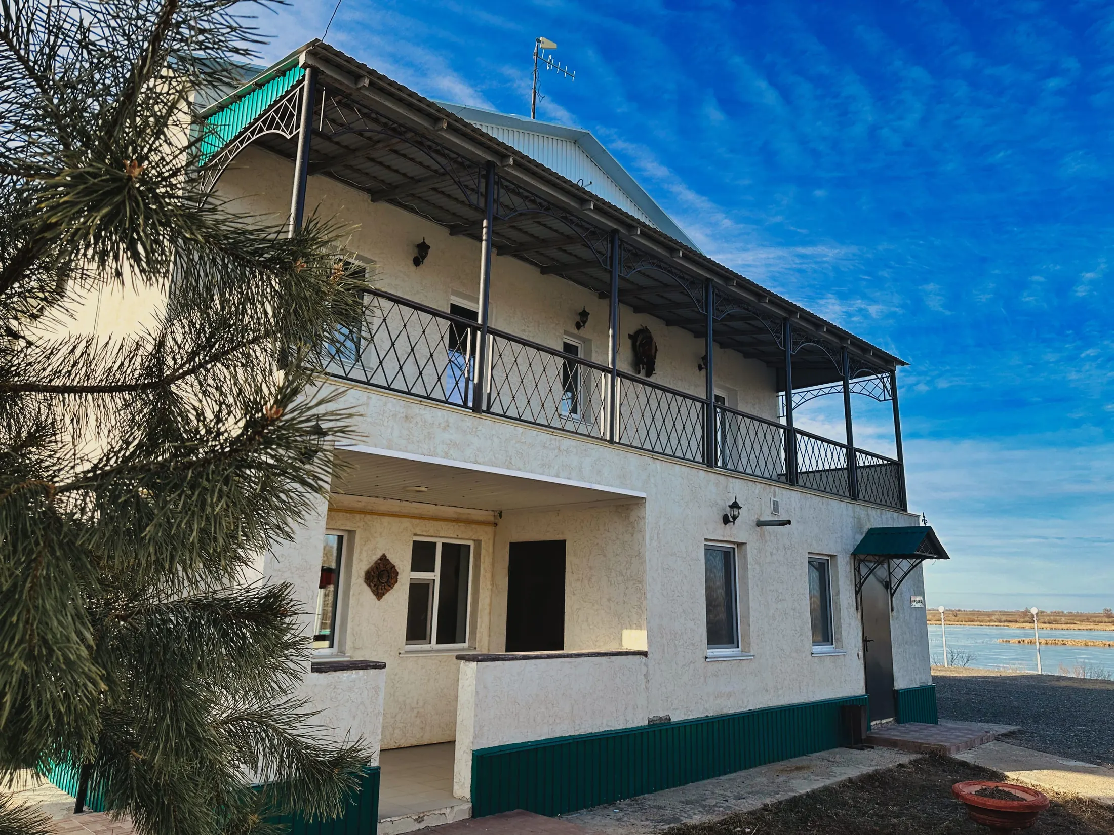 VIP-дом Hotel Sayat на берегу озера
